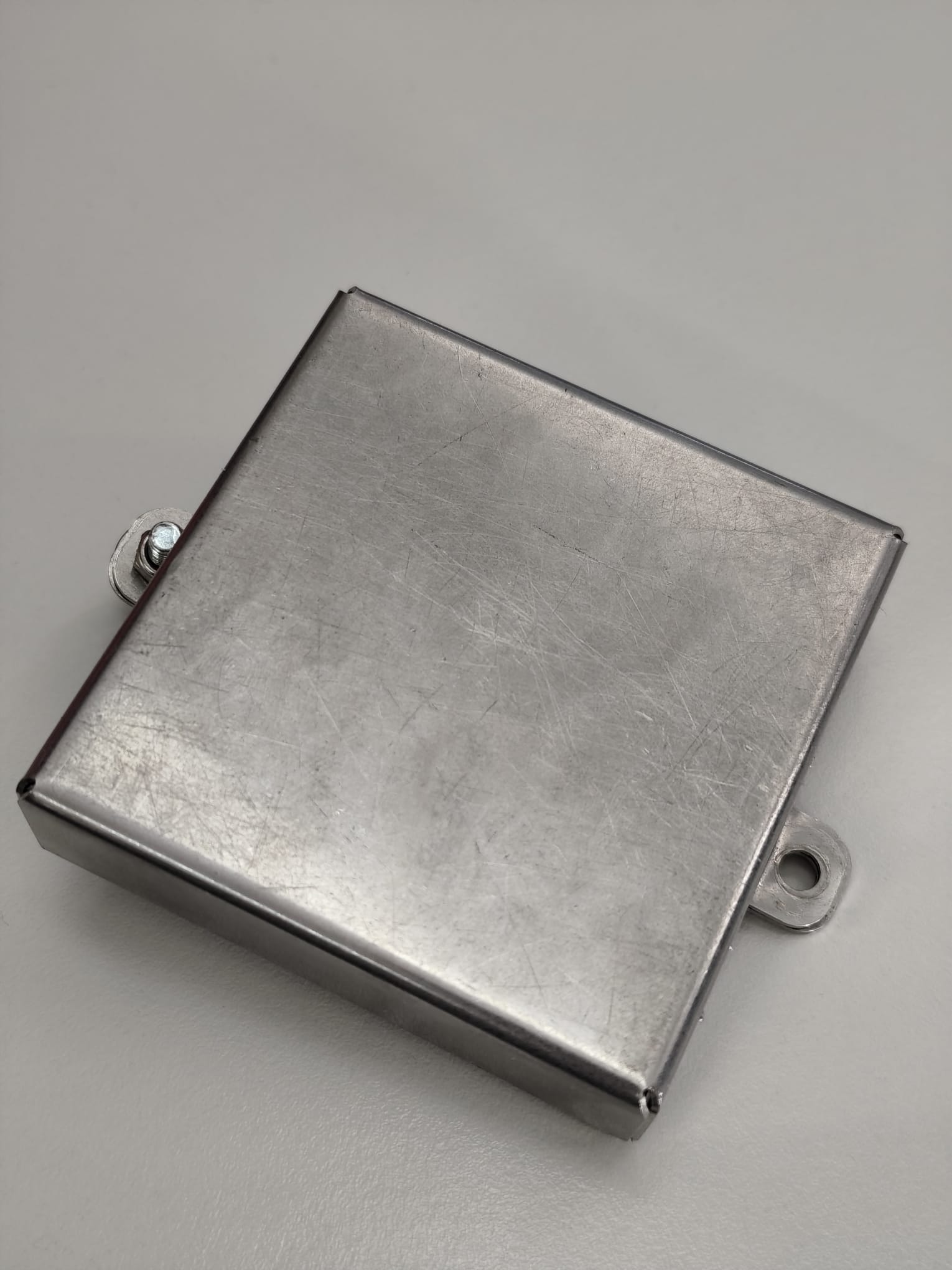 Gebraucht – sehr starker 400-kg-Magnet mit Schutzhülle. Eine Öse fehlt.