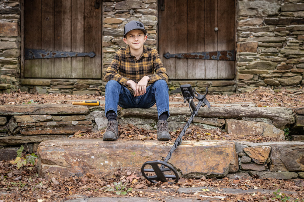 Nokta Triple Score Metalldetektor Pro mit gratis Accupoint und Beinholster