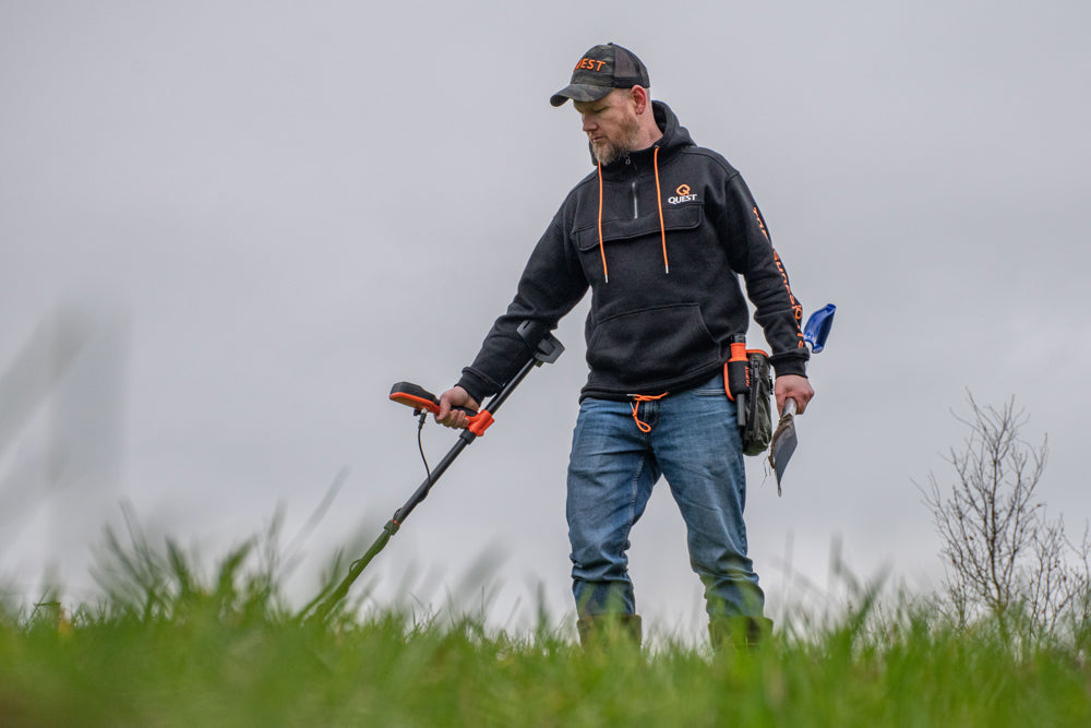 Quest V80 Metalldetektor + gratis XPointer Max Pinpointer mit Magic Holster