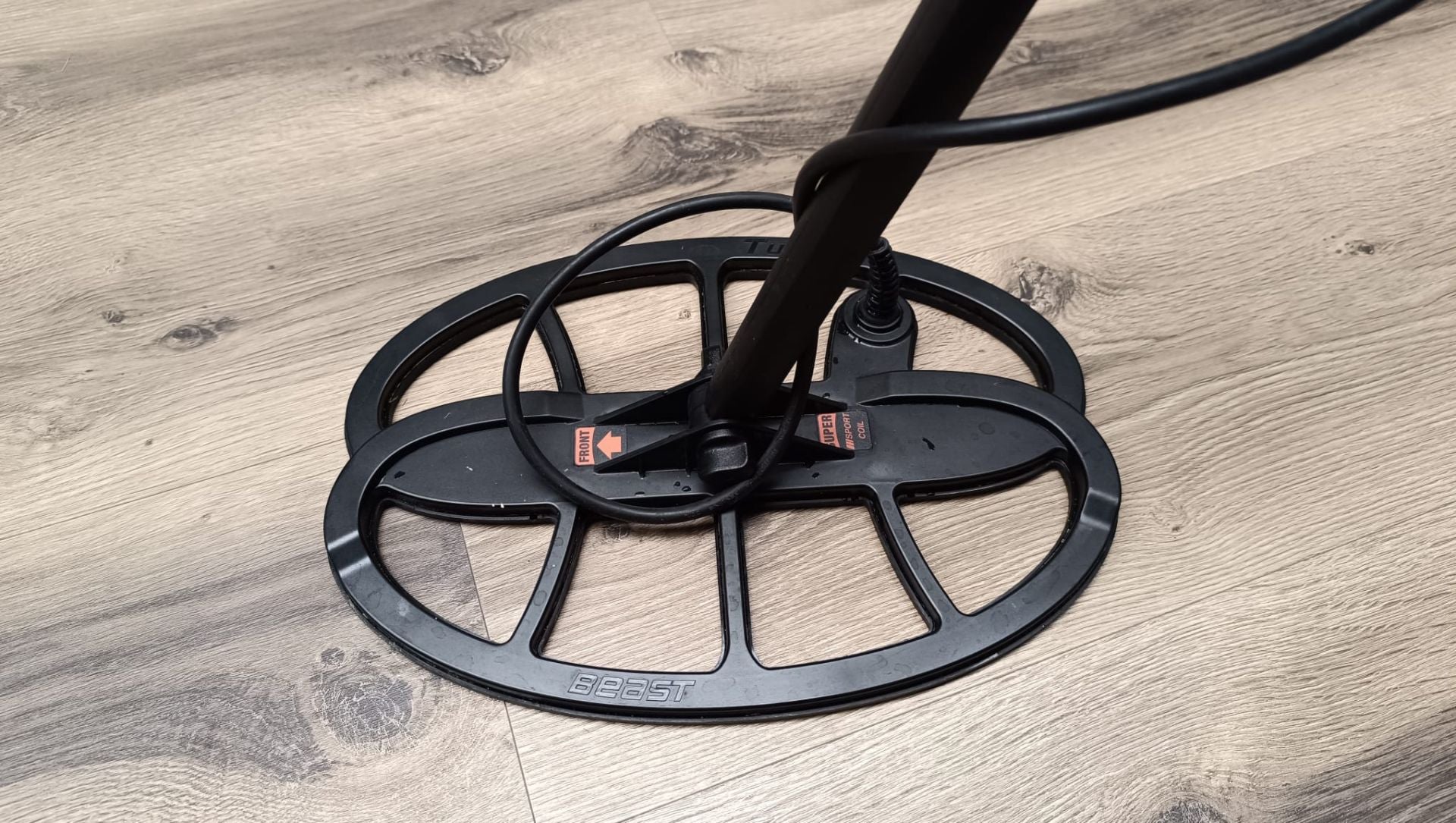 Quest BeastX 32 x 23 cm Suchspule mit unteres Gestänge